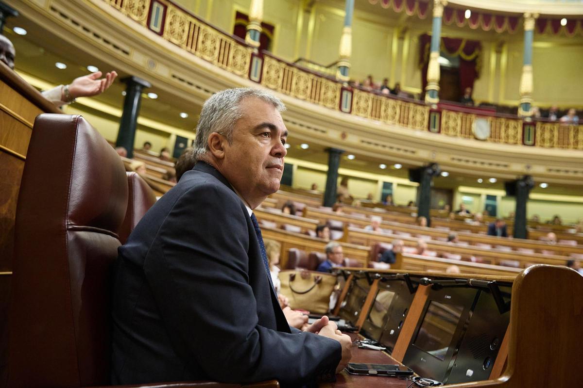 Santos Cerdán entrega l’acta quatre dies després de l’informe de la UCO i deixarà de ser aforat Santos Cerdán entrega l’acta quatre dies després de l’informe de la UCO i deixarà de ser aforat