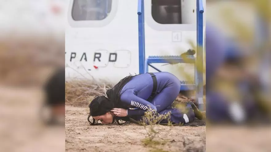 La reacción viral de Katy Perry al pisar tierra firme tras su viaje al espacio