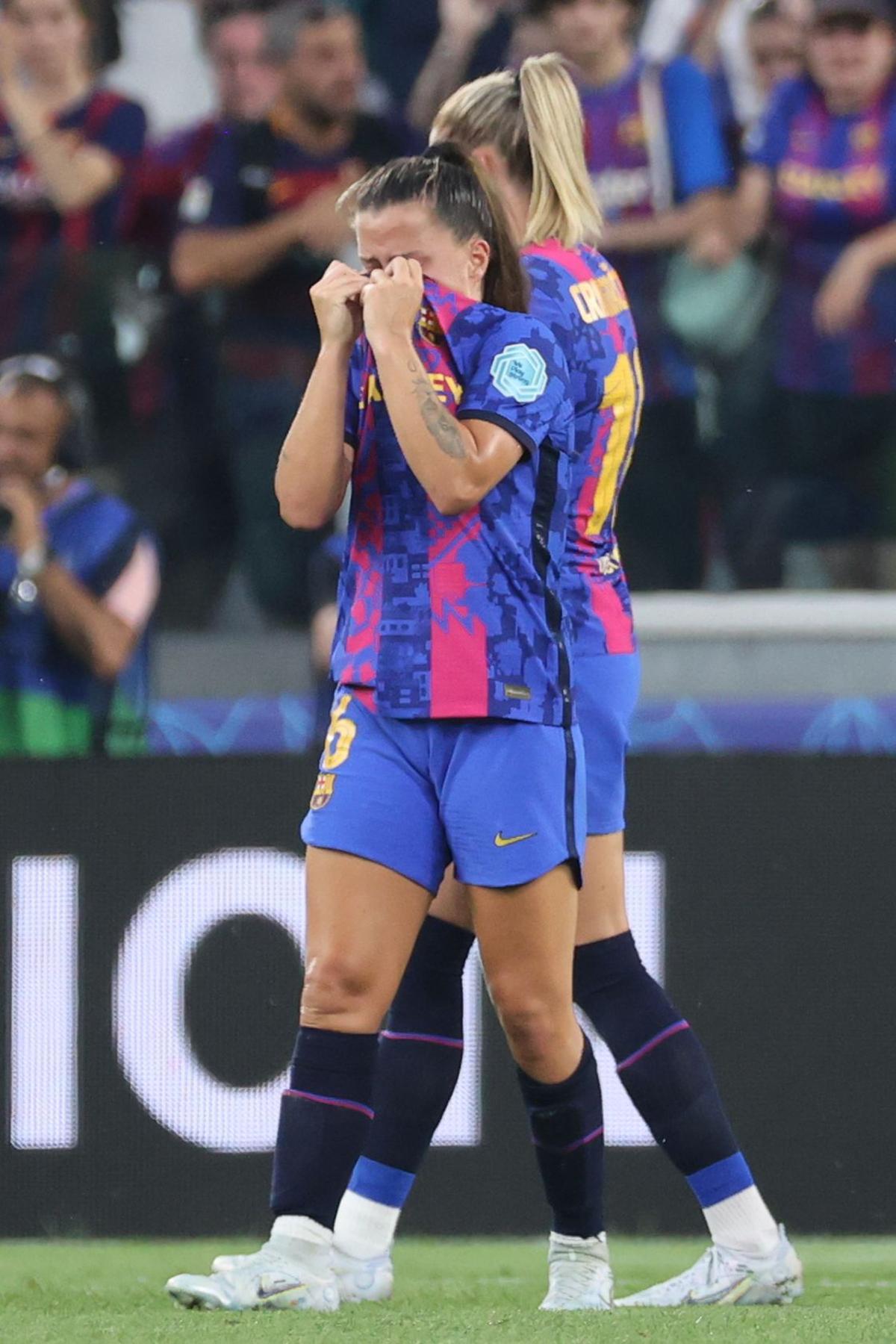 TURÍN (ITALIA), 21/05/2022.- La delantera del Barcelona Claudia Pina, al término de la final de la Liga de Campeones femenina entre el Lyon y el FC Barcelona disputada este sábado en Turín. EFE/Kiko Huesca