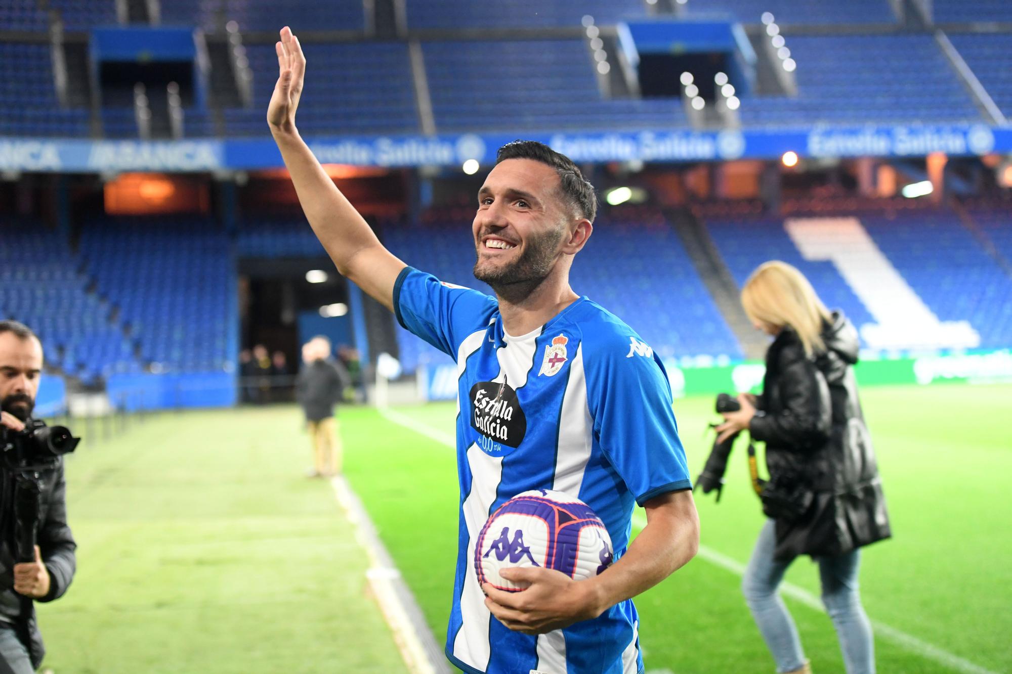 Riazor aclama a Lucas Pérez en su presentación