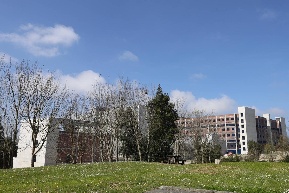 Vista de las paralizadas obras de ampliación del hospital de Cabueñes.