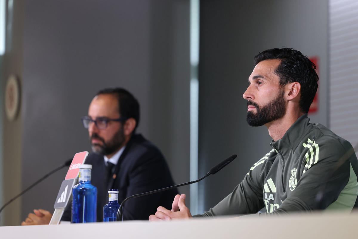 Álvaro Arbeloa, entrenador del Real Madrid, durante la rueda de prensa previa al clásico.