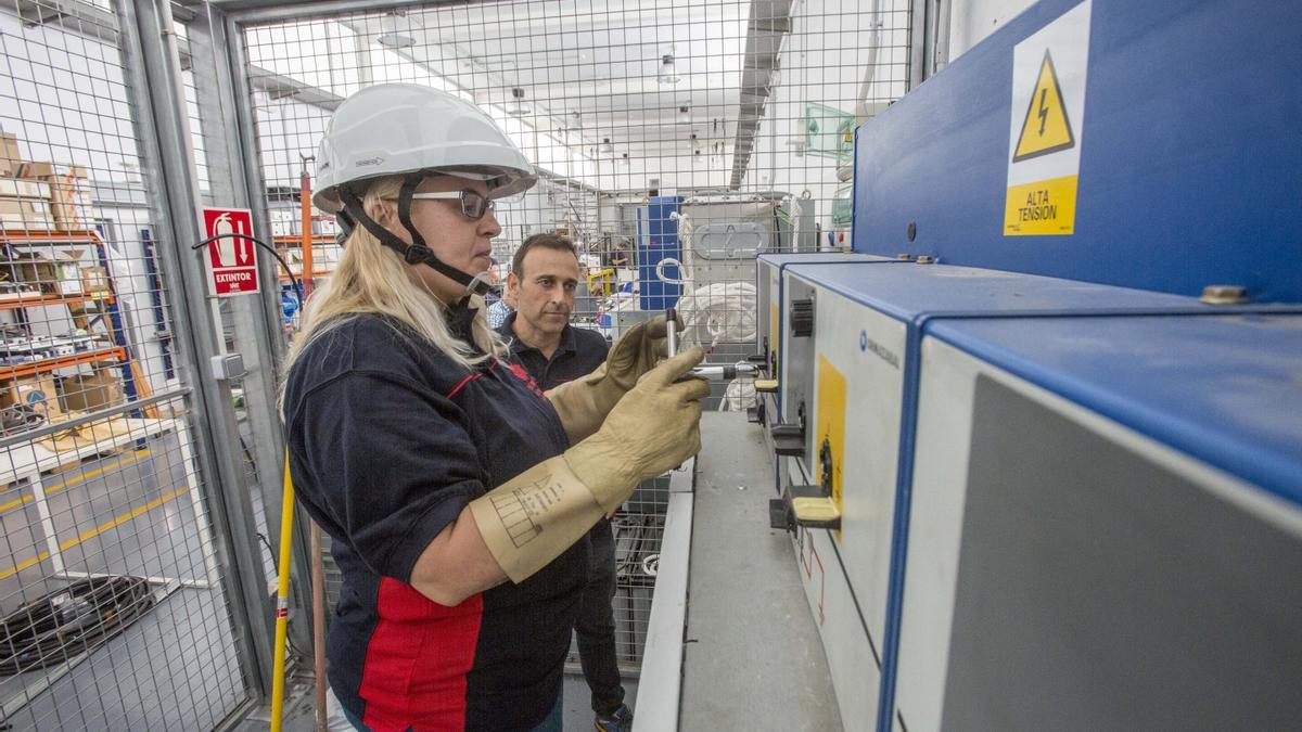 Becas para mujeres matriculadas en ciclos formativos masculinizados.