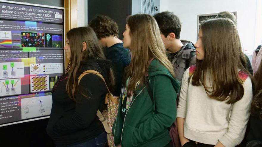 Estudiantes participantes en la jornada de nanociencia.