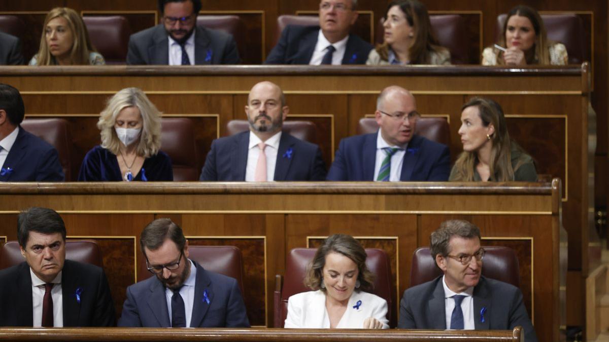 Feijóo con su grupo parlamentario en el debate sobre el estado de la nación.