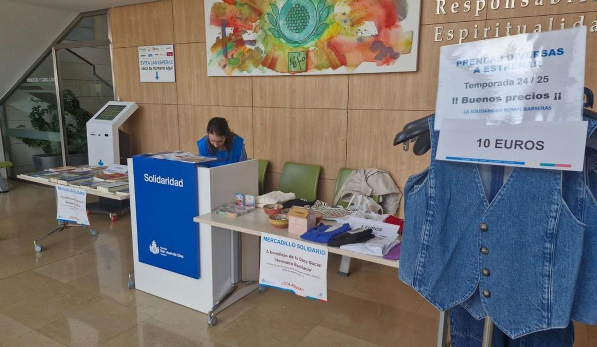 Mercadillo solidario que se organiza mensualmente. /CÓRDOBA.