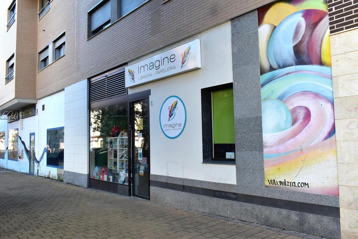 Imagen de la puerta de la papelería Imagine.
