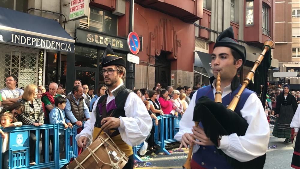 Oviedo celebra el desfile del Día de América en Asturias