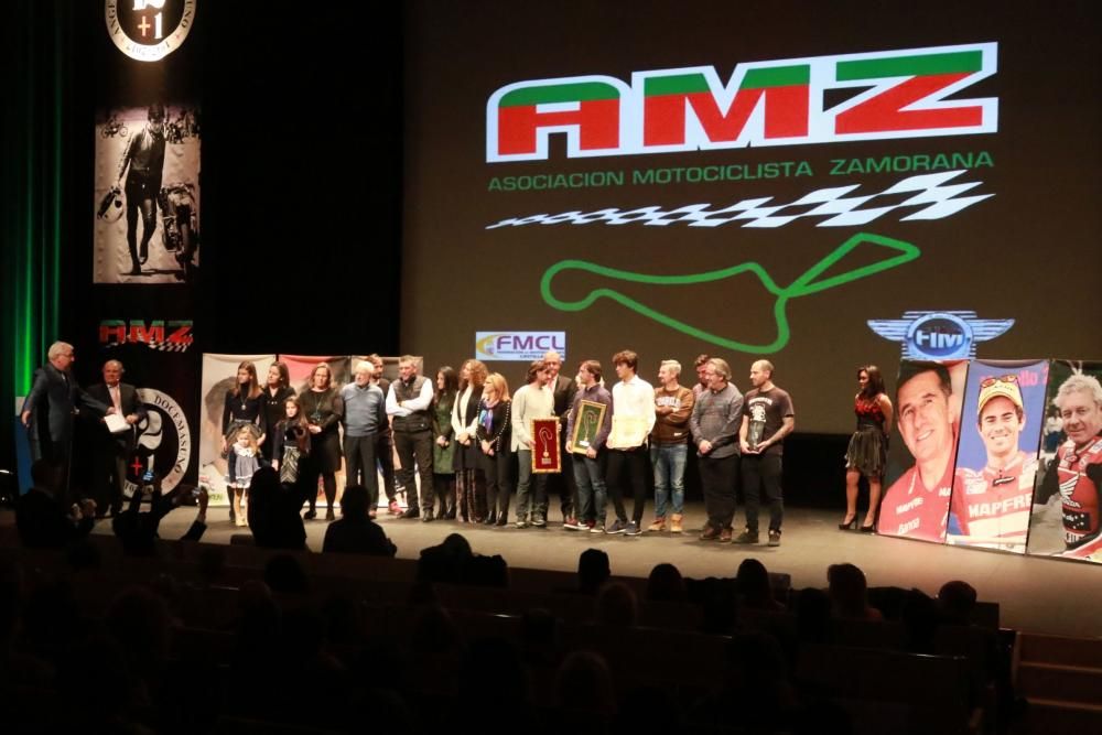 Homenaje de la AMZ a los motoristas fallecidos