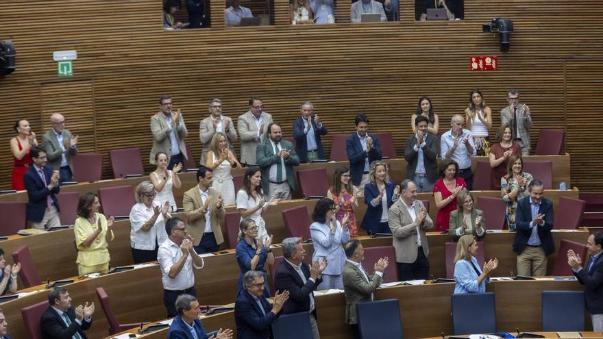 Las Corts afrontará su 'último' curso con una decena de leyes en el limbo