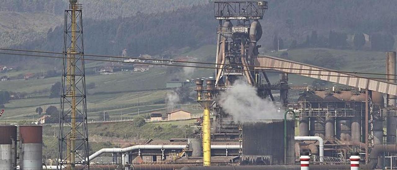 Uno de los dos hornos altos de Arcelor en Veriña.