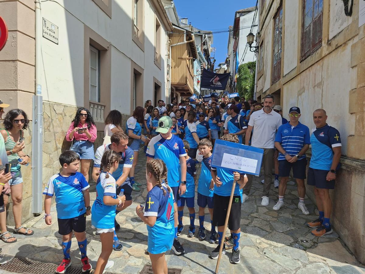 En imágenes: Los nadadores toman las calles de Navia en un ambiente "espectacular" En imágenes: Los nadadores toman las calles de Navia en un ambiente "espectacular"