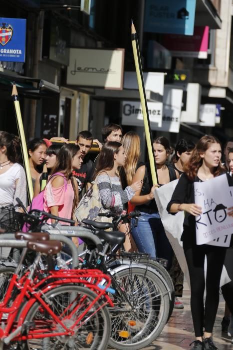 Protesta de estudiantes en Valencia contra la reválida