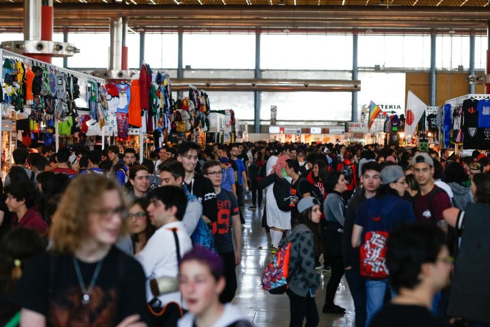 Miles de personas disfrutaron ayer del VII Salón del Manga de Alicante en IFA