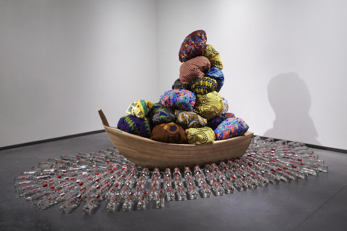 Road to Exile (2007), Barthélémy Toguo, una de las nuevas obras en exposición en el Helga de Alvear.