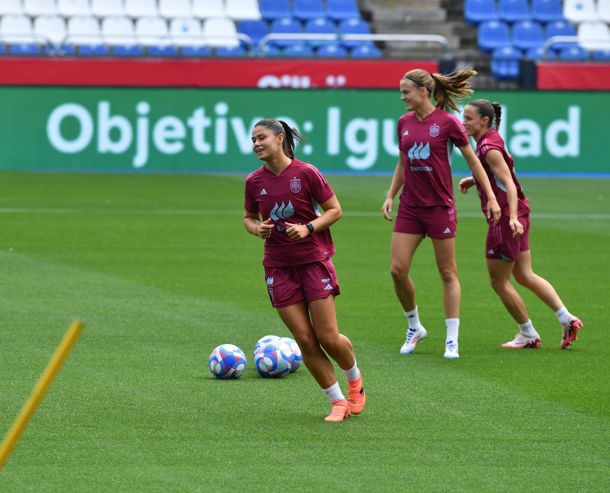 Entrenamiento de la selección femenina de fútbol en Riazor