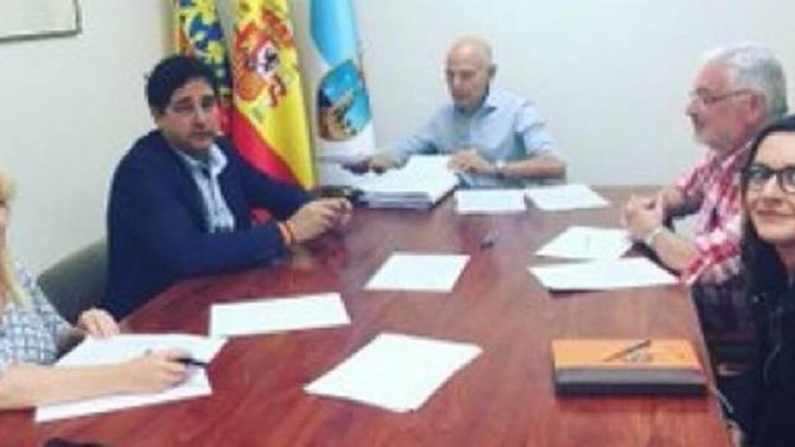 El alcalde negocia el voto de C&#039;s para la gestión directa de la basura