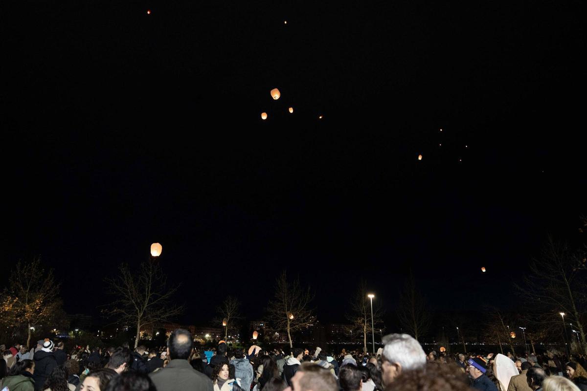 Fotogalería | Badajoz se vuelca un año más con la Noche de los Deseos a orillas del Guadiana