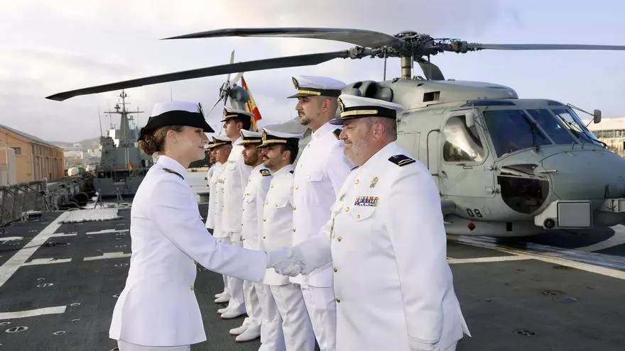 Embarque de la princesa Leonor en la fragata 'Blas de Lezó' en Las Palmas de Gran Canaria