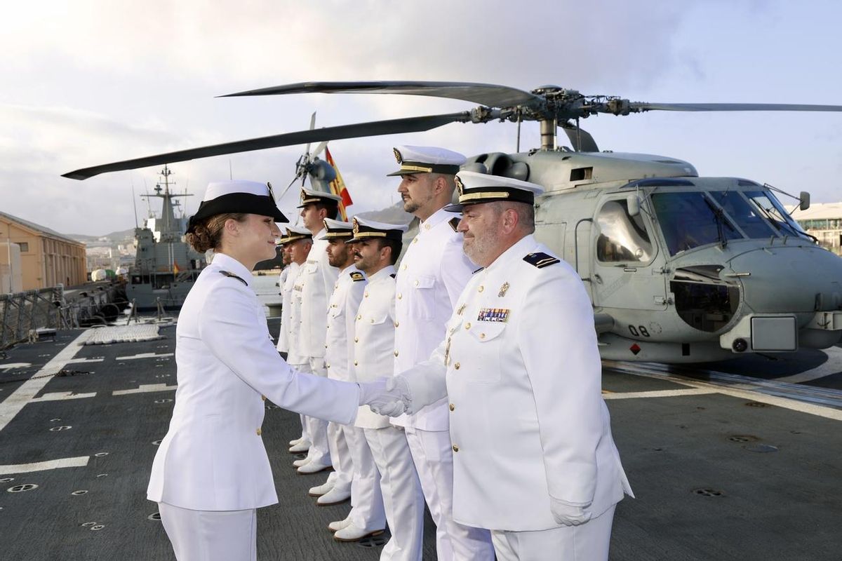 Embarque de la princesa Leonor en la fragata Blas de Lezó en Las Palmas de Gran Canaria