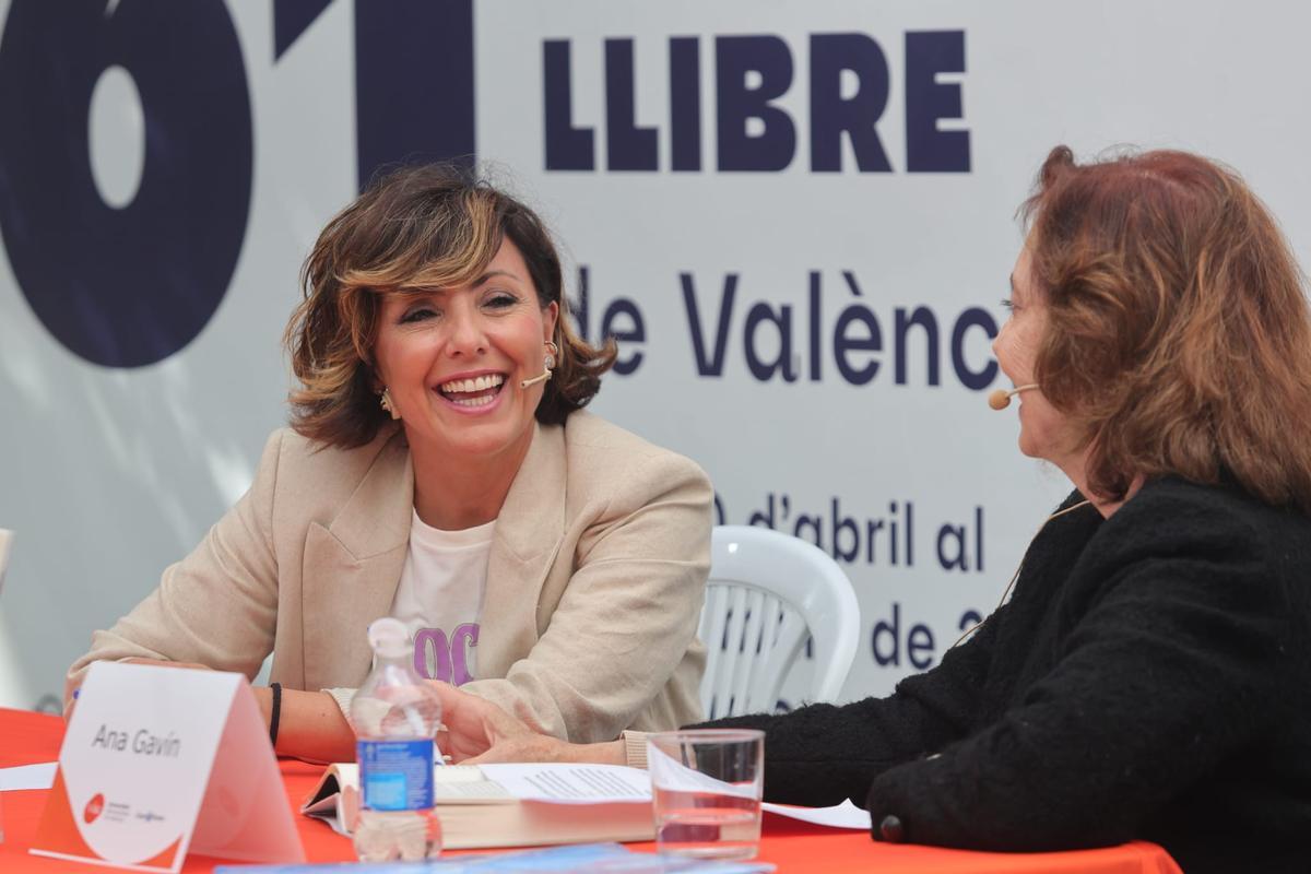 Sonsoles Ónega, Helena Resano, Zülfu Livanelli... la Fira del Llibre de València abre tras las lluvias de esta mañana