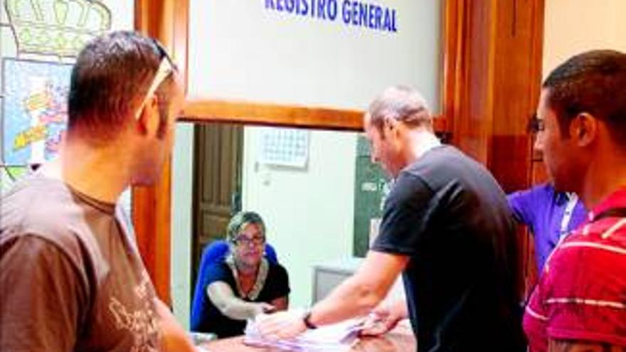 Registran unas cien alegaciones contra los reglamentos de policía, en Badajoz