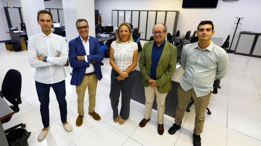 Roberto Gascón, Rafael Gracia y Miguel Ángel Abadía,  participantes en el foro, junto a la gerente de EL PERIÓDICO DE  ARAGÓN, Cristina Sánchez, y el periodista Marcos Calvo