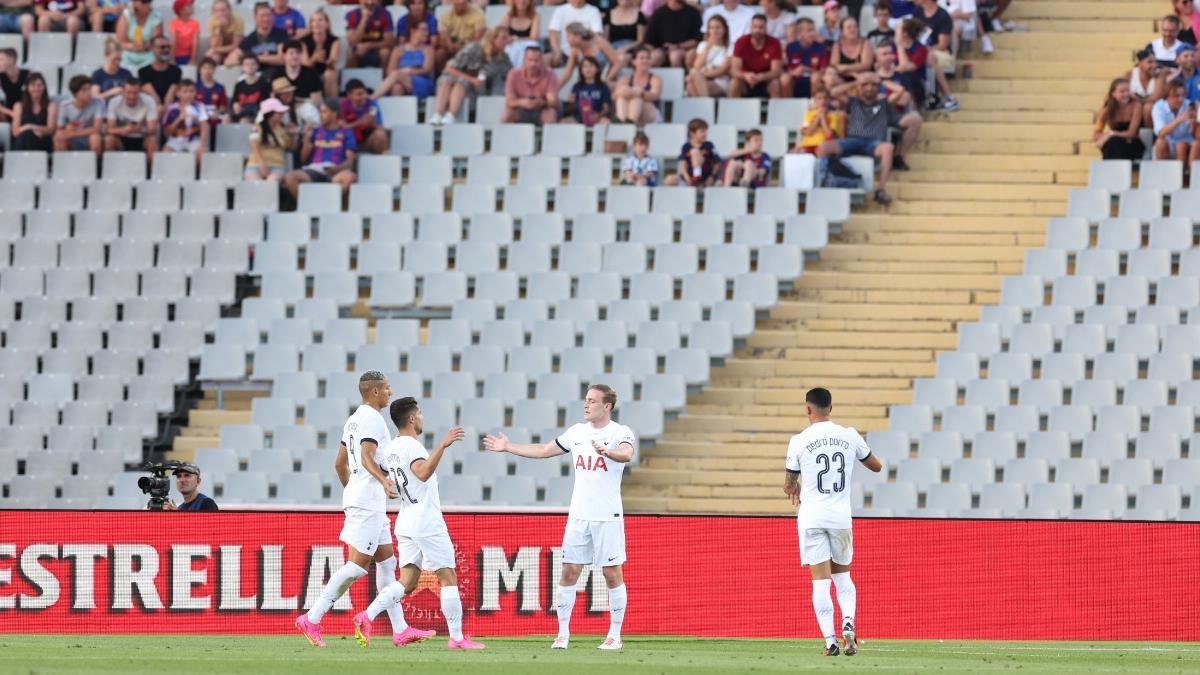 Oliver Skipp, goleador por partida doble ante el Barça