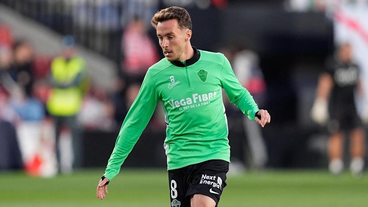 Marc Aguado, durante el calentamiento previo al Rayo Vallecano-Elche.