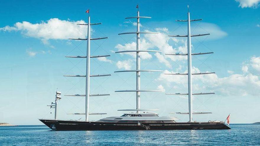El vaixell de vela més gran i car del món fondeja a l&#039;Escala