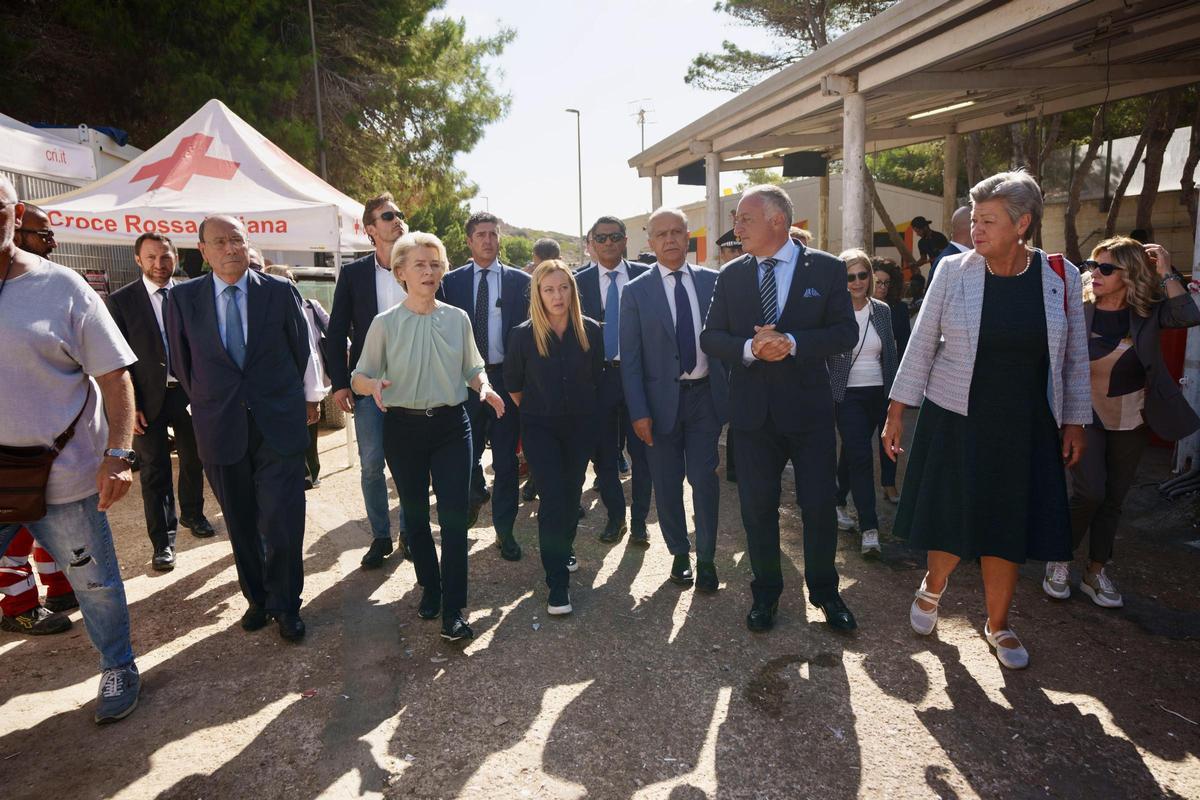 Von der Leyen visita Lampedusa invitada por Meloni