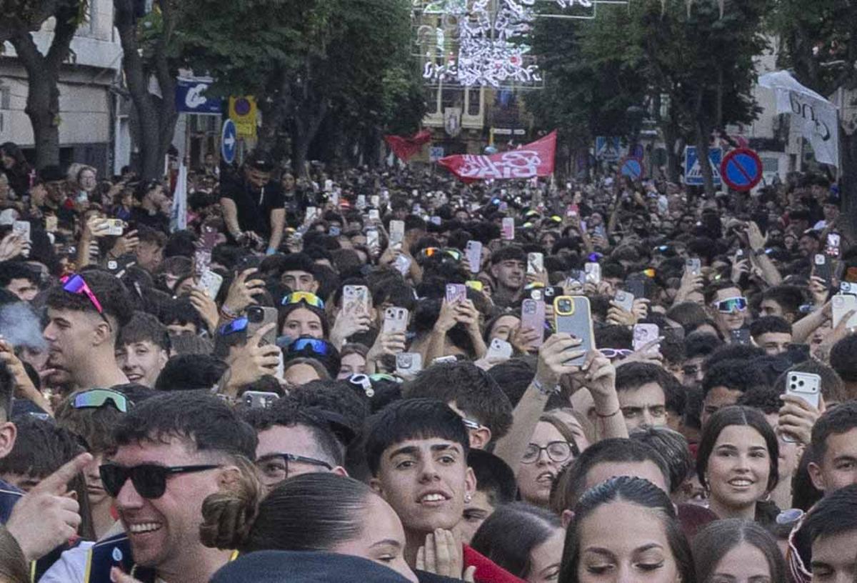 La fiesta estalla en Elda con el pasodoble "Idella"