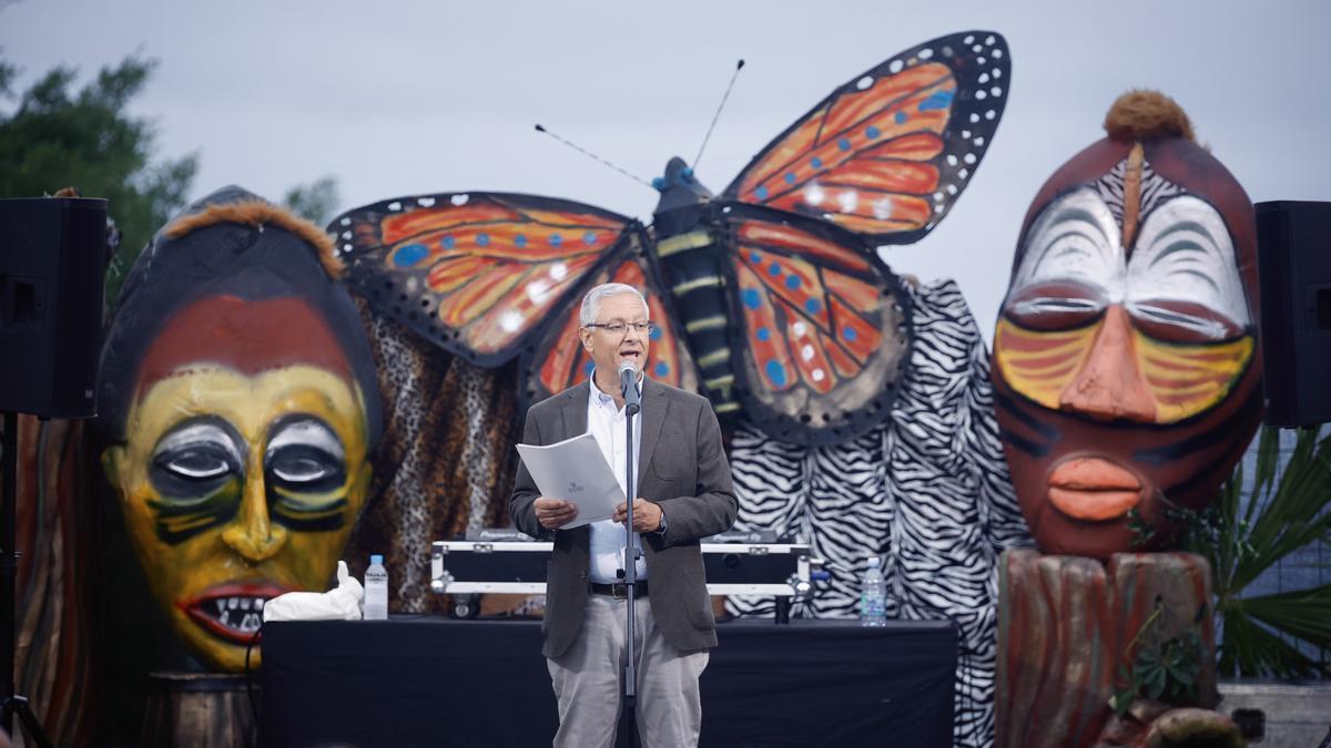 Prisco Navarro durante la lectura de su pregón en las fiestas de Zárate este viernes