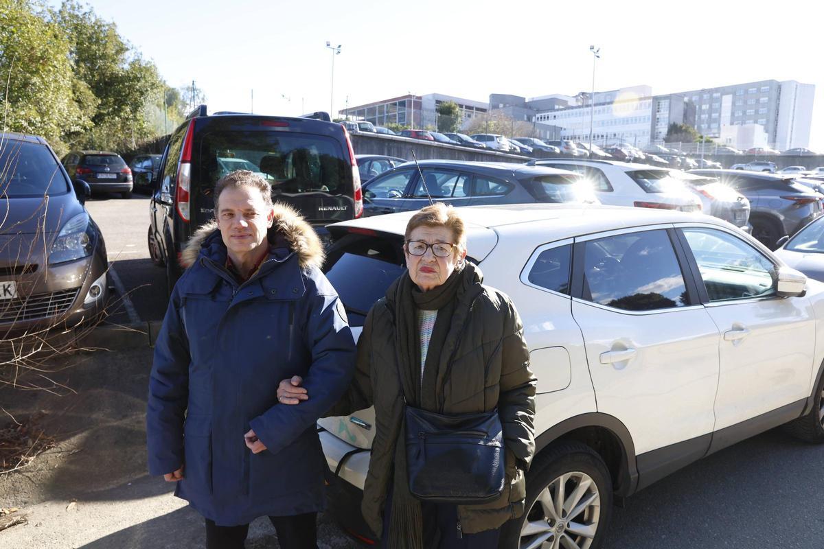 Así es la misión imposible de aparcar un día en el Hospital de Cabueñes de Gijón