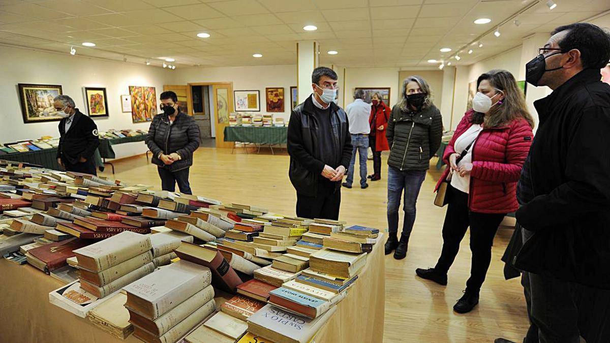 Presentación literaria en Doade y muestra de libros teológicos en A Bandeira