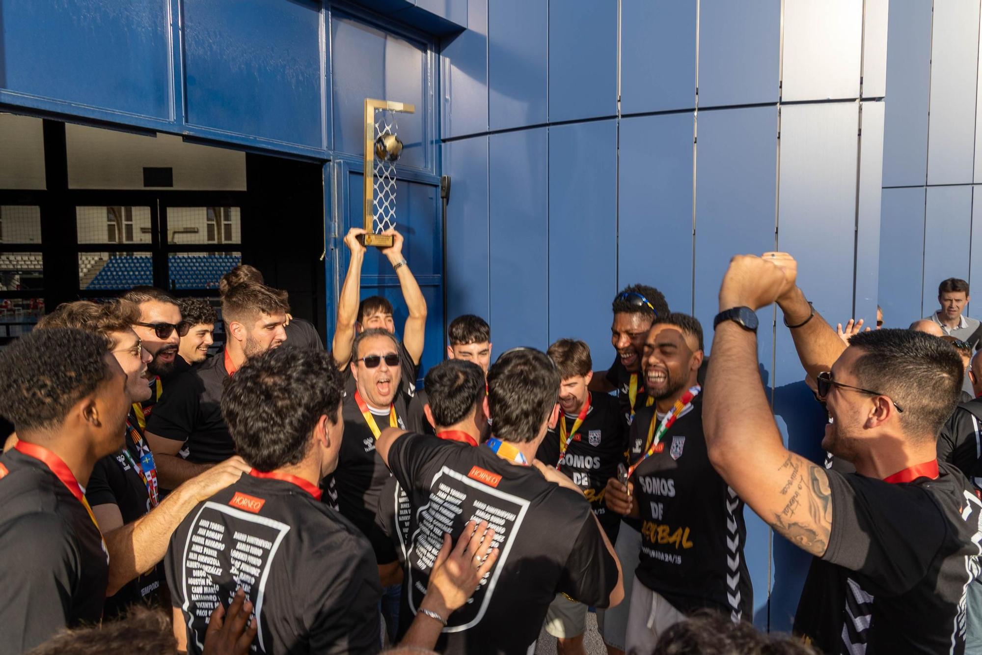 Recibimiento de los recién ascendidos Eon Horneo recién ascendidos a la liga Asobal de balonmano