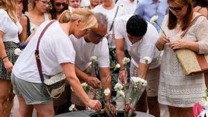 Tensión en el homenaje a las víctimas del 17-A.