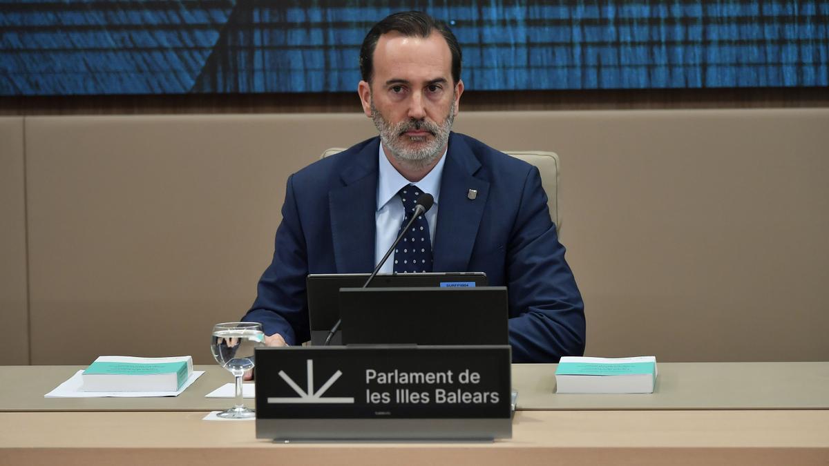 El presidente del Parlament de Baleares, Gabriel Le Senne, preside la Junta de portavoces celebrada este miércoles.
