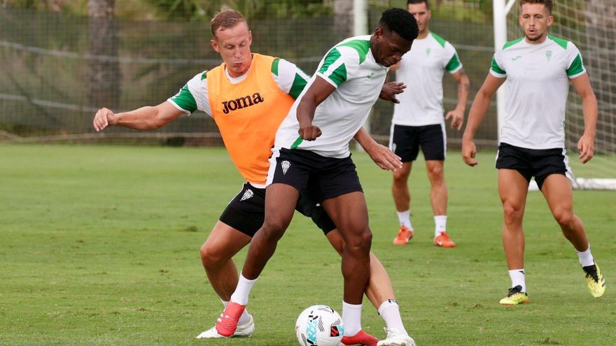 El jugador del Córdoba CF Ntji jugará cedido en el Atlético Sanluqueño hasta el final de la temporada