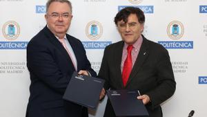 El rector de la Universidad Politécnica de Madrid, Guillermo Cisneros, y el vicepresidente ejecutivo de Fundación ONCE, Alberto Durán, durante la firma de un acuerdo de colaboración , a 30 de junio en Madrid.