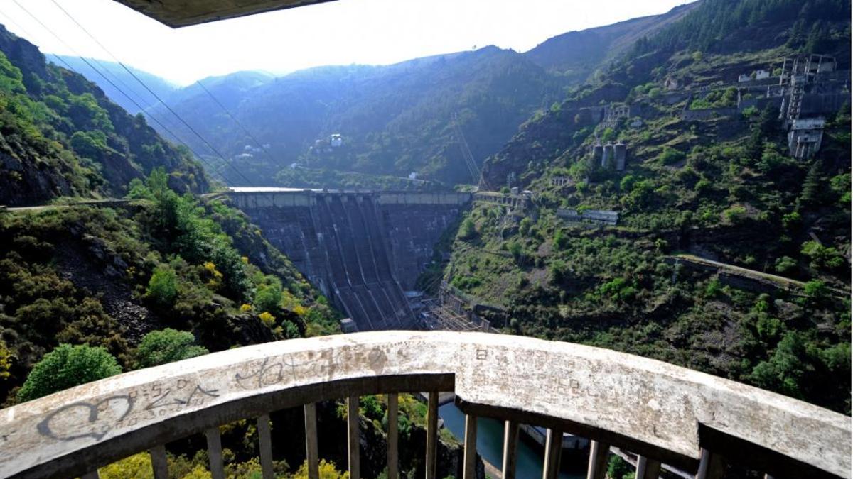 Presa del embalse de Grandas de Salime.