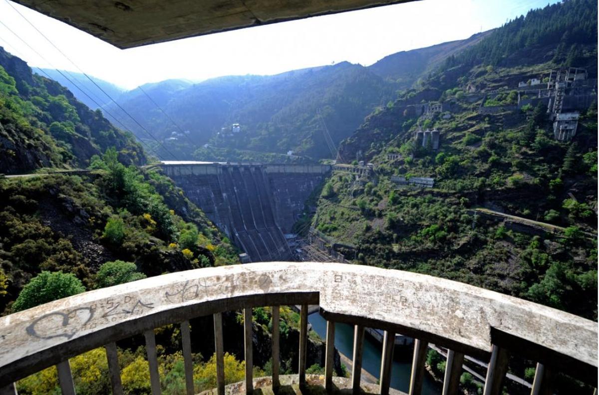 Presa del embalse de Grandas de Salime.