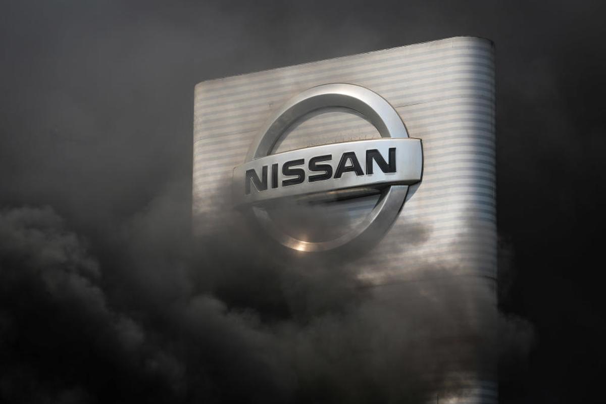 Trabajadores de la planta de Nissan en la Zona Franca de Barcelona protestan ante el cierre