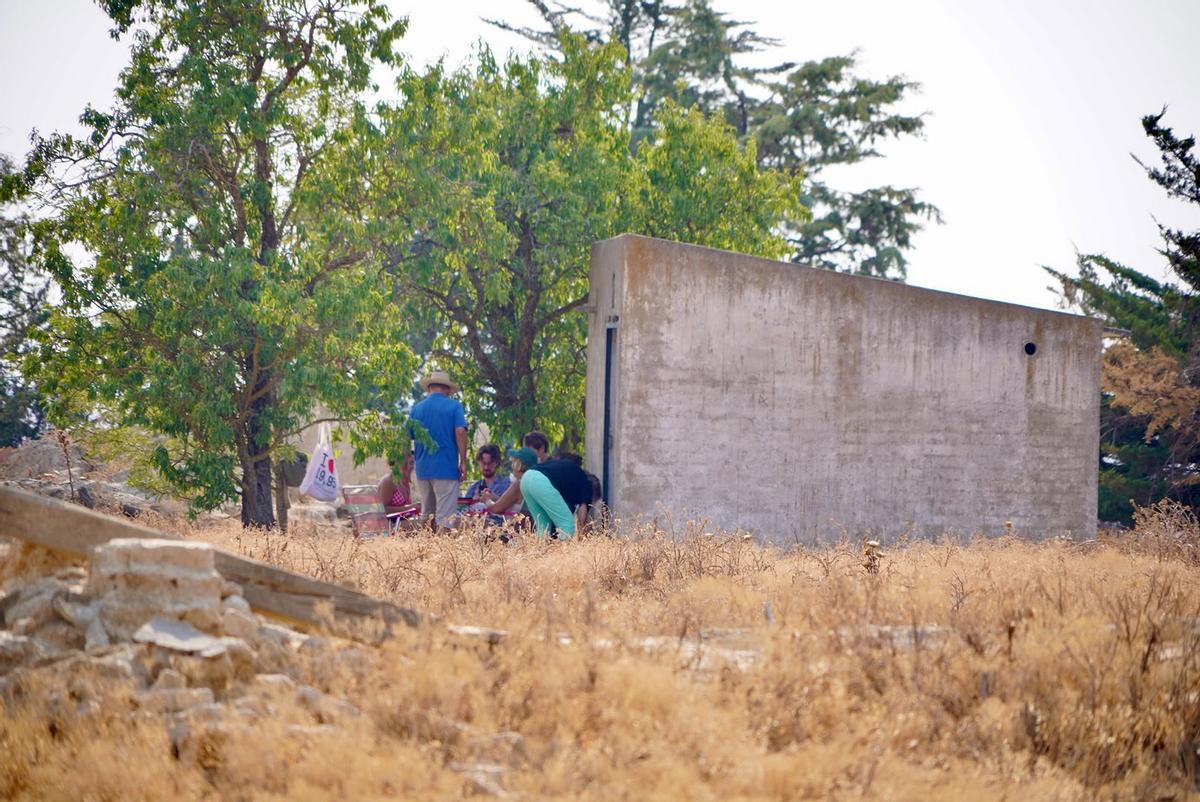GALERÍA | Listos para ver el eclipse en el pueblo abandonado de Otero de Sariegos, en Zamora