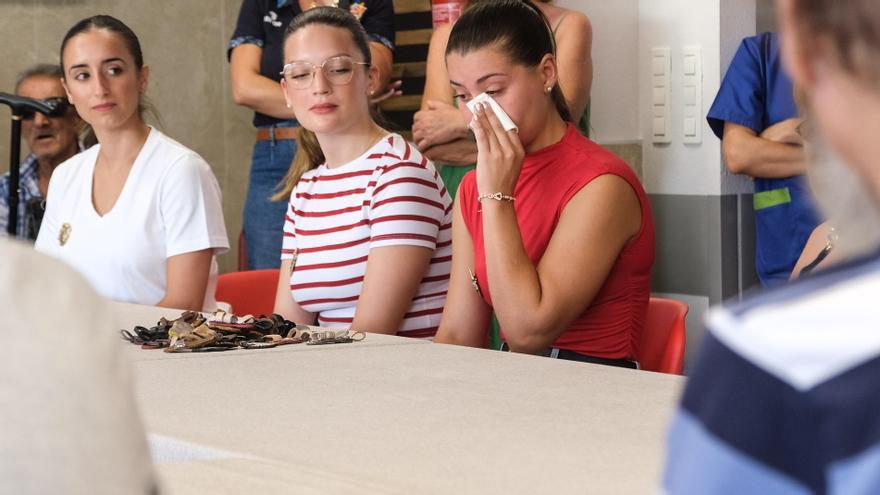 Así ha sido la emotiva visita de las damas y reina de las fiestas a Caritas Elche