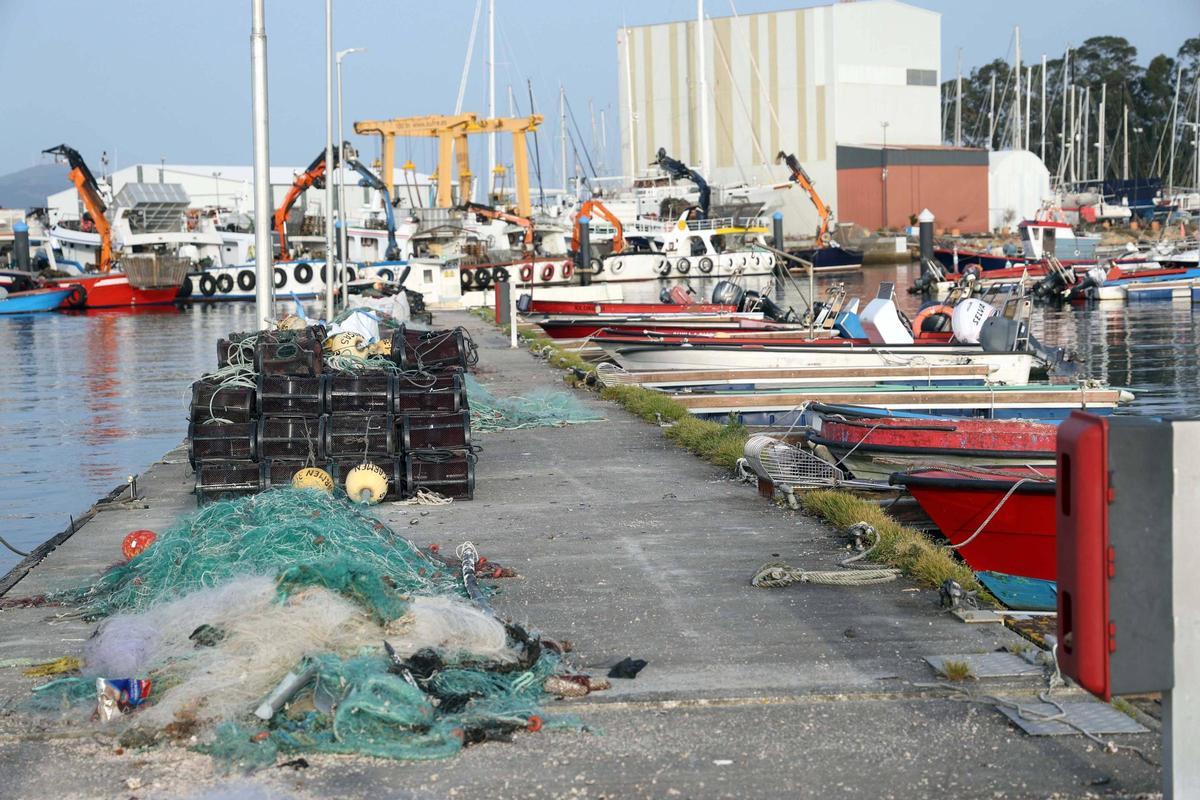 Hierba o fingers rotos son solo algunas de las deficiencias en los pantralanes de O Xufre.