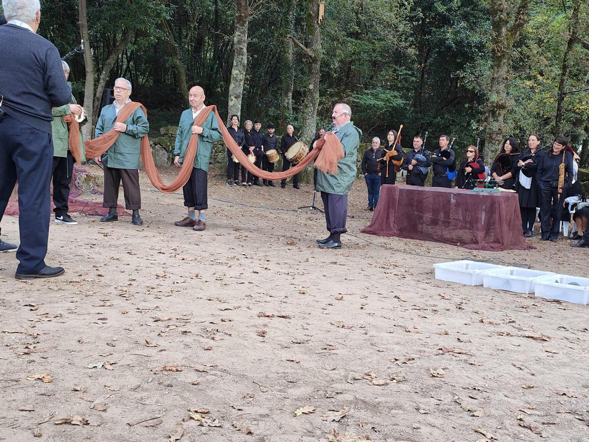 Los usuarios de Afamo convierten San Martiño en un puerto pesquero