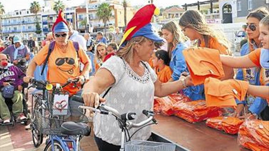 Más de 1.000 peñiscolanos pedalean durante las fiestas