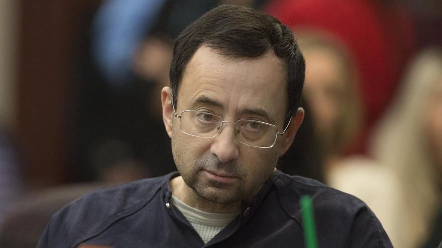 Larry Nassar, el exmédico de gimnastas de EEUU condenado por abusos sexuales, es apuñalado en prisión