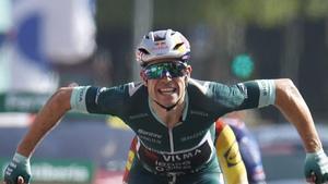 Van Aert, el califa de la Vuelta, s’imposa a una calor inhumana